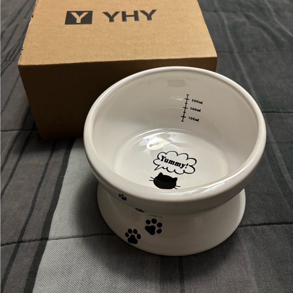 Elevated cat bowl